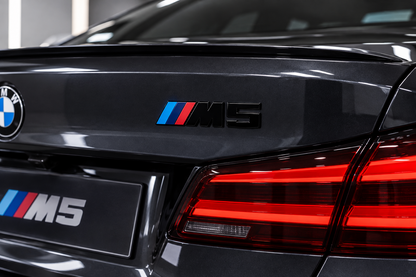 Logo Emblème M5 BMW pour coffre – Noir brillant MPARTS AUTO